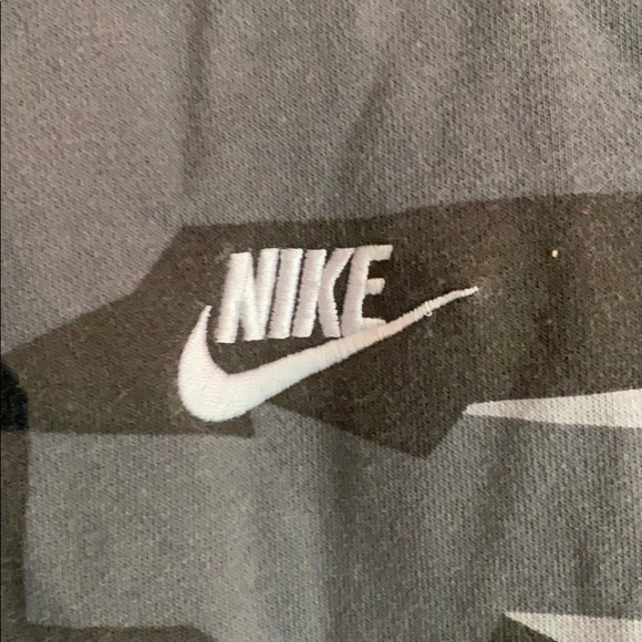 small Nike zip up gray sweatshirt - Picture 2 of 4